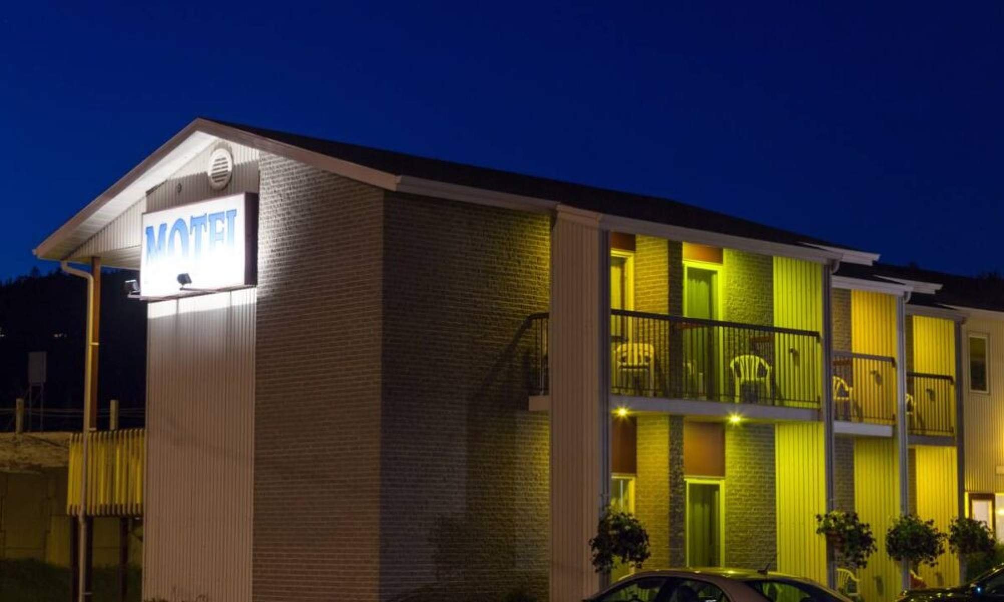 Homem morre durante relação no motel e é encontrado com R$ 4,5 mil - Tupi