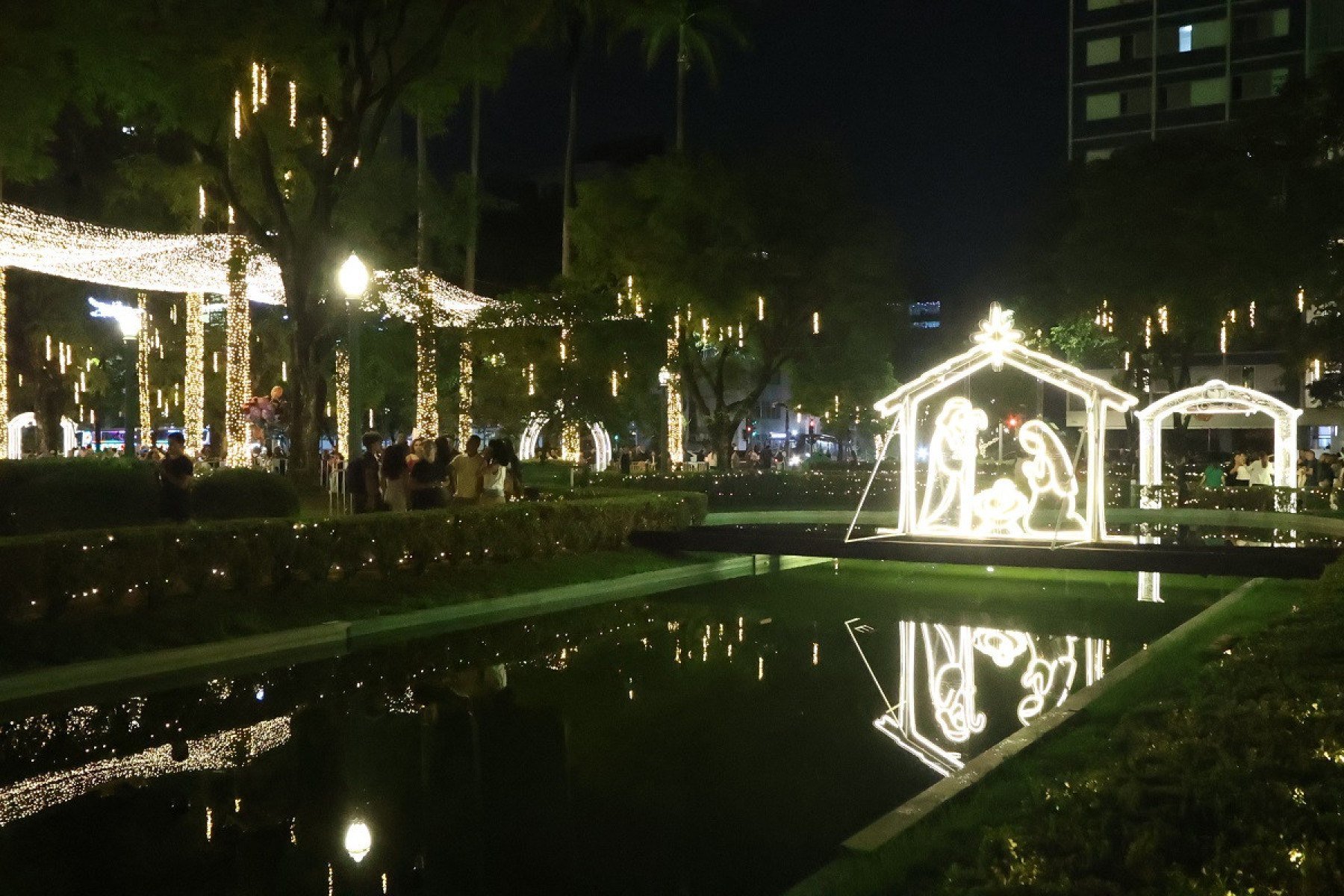 Presépio é uma das atrações luminosas da Praça da Liberdade
      -  Marcos Vieira/EM/D.A.Press