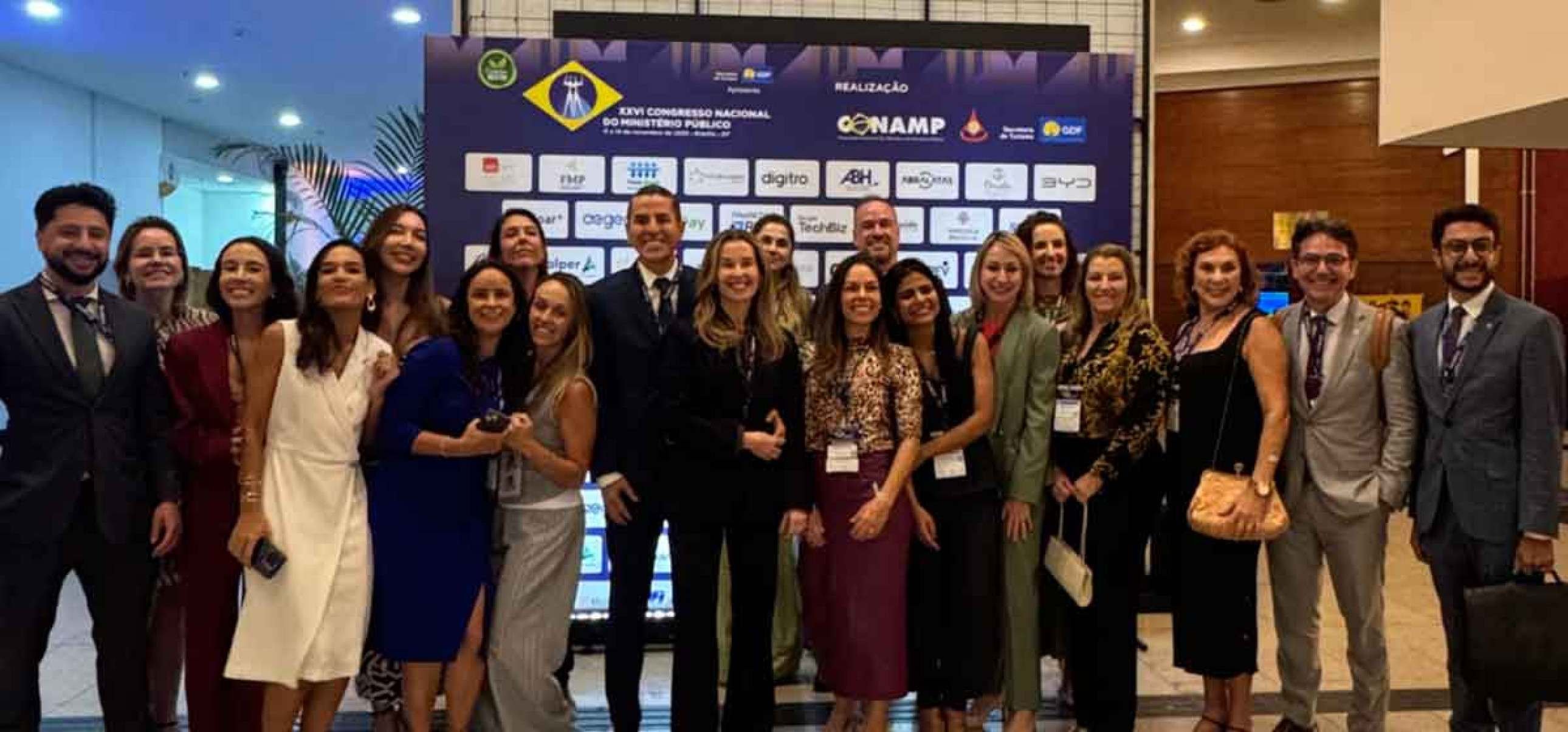 Procurador-geral Paulo de Tarso Morais  Filho e delegação do MPMG