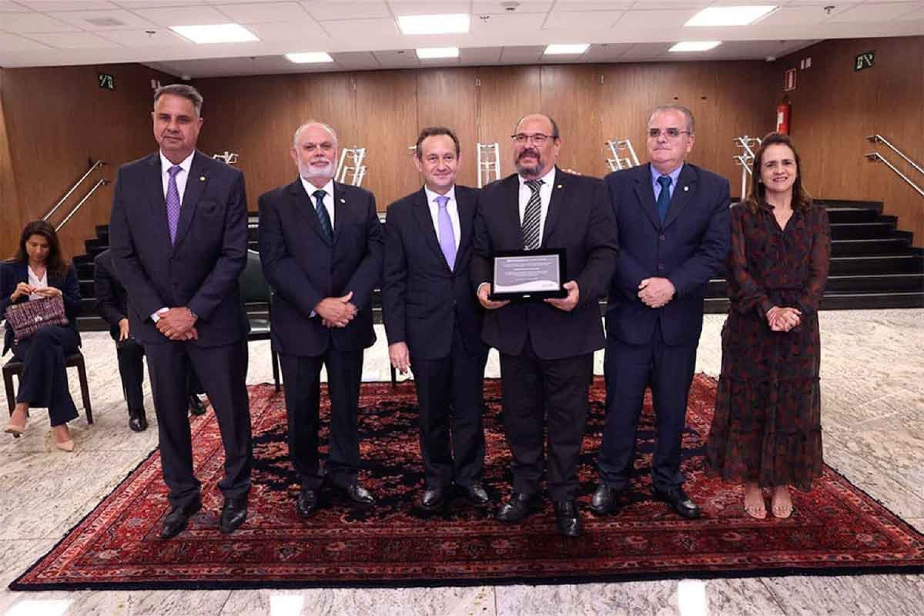 Desembargador Alexandre Santiago foi homenageado na Semana da Conciliação, do TJMG