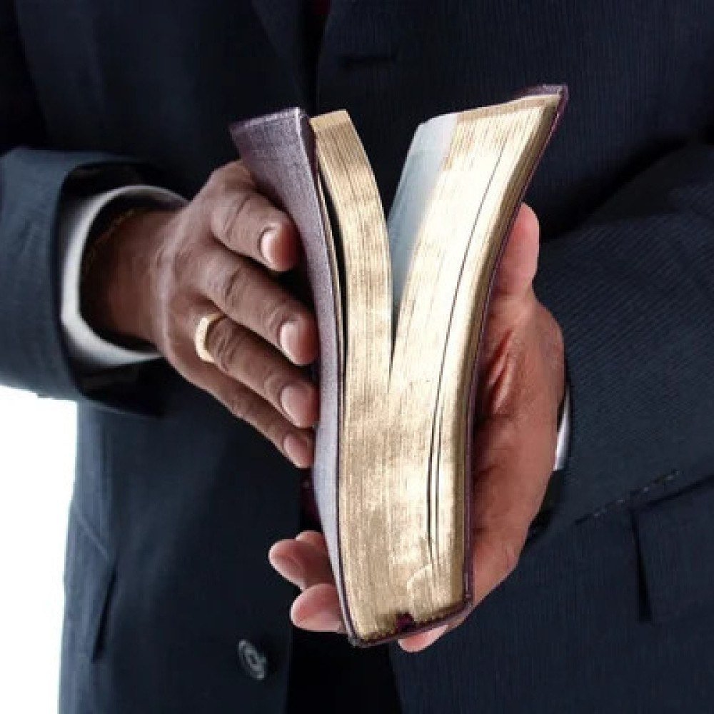 Pastor invade casa de umbanda, ofende fiéis e acaba preso em Lagoa Santa
