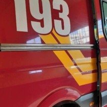 Acidente entre caminhões complica trânsito da BR-381 em Contagem - DivulgaÃ§Ã£o/Corpo de Bombeiros