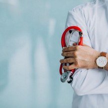 AMB alerta para ameaça à certificação de médicos especialistas no Brasil  - Freepik