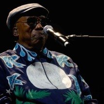 Milton Nascimento em formato acústico e inédito