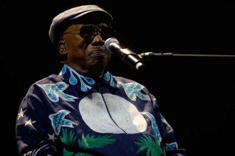 Milton Nascimento em formato acústico e inédito