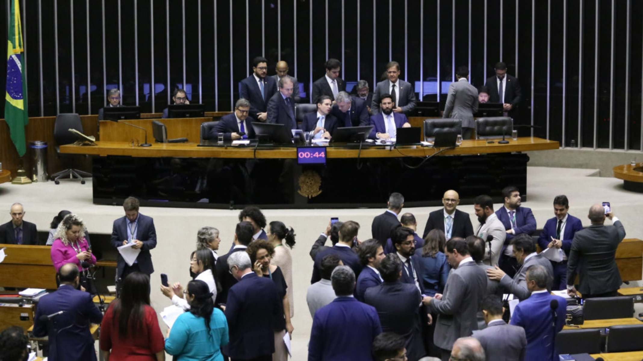 Derrota do governo: Câmara aprova PL Antifacção depois de seis versões de Derrite -  Kayo Magalhaes