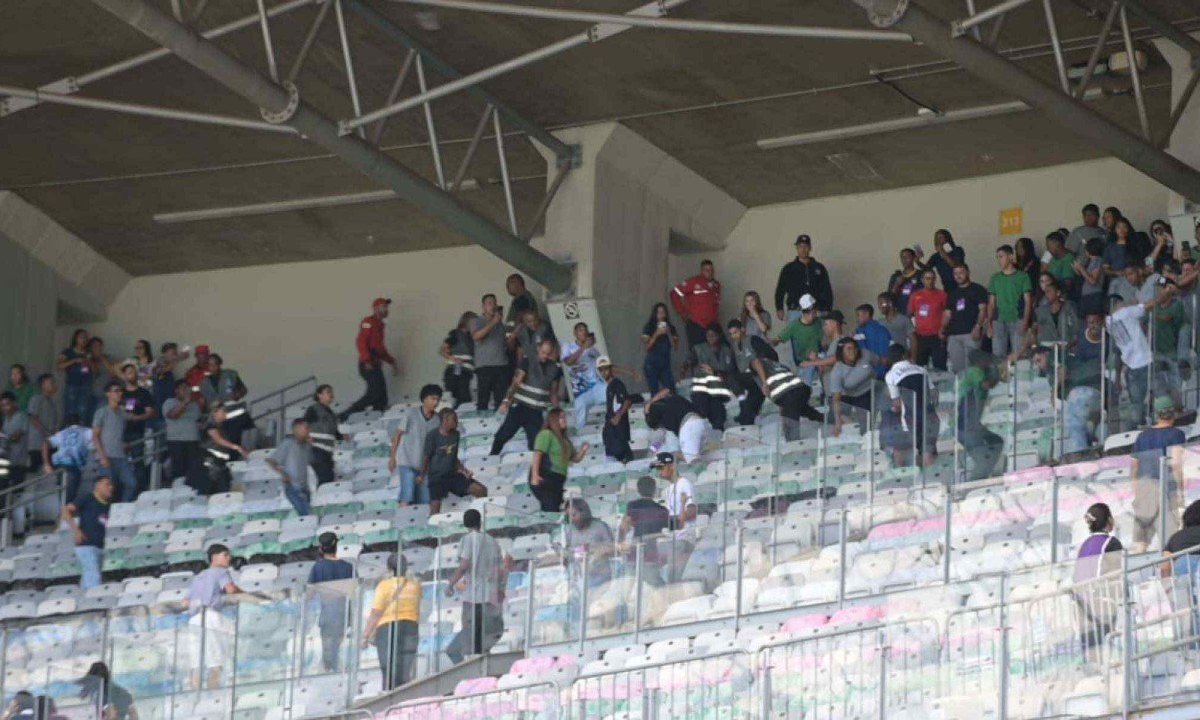 Aulão promovido pelo governo Zema no Mineirao vira briga generalizada -  (crédito: Reprodução/ Leandro Couri/ EM/D.A.Press)