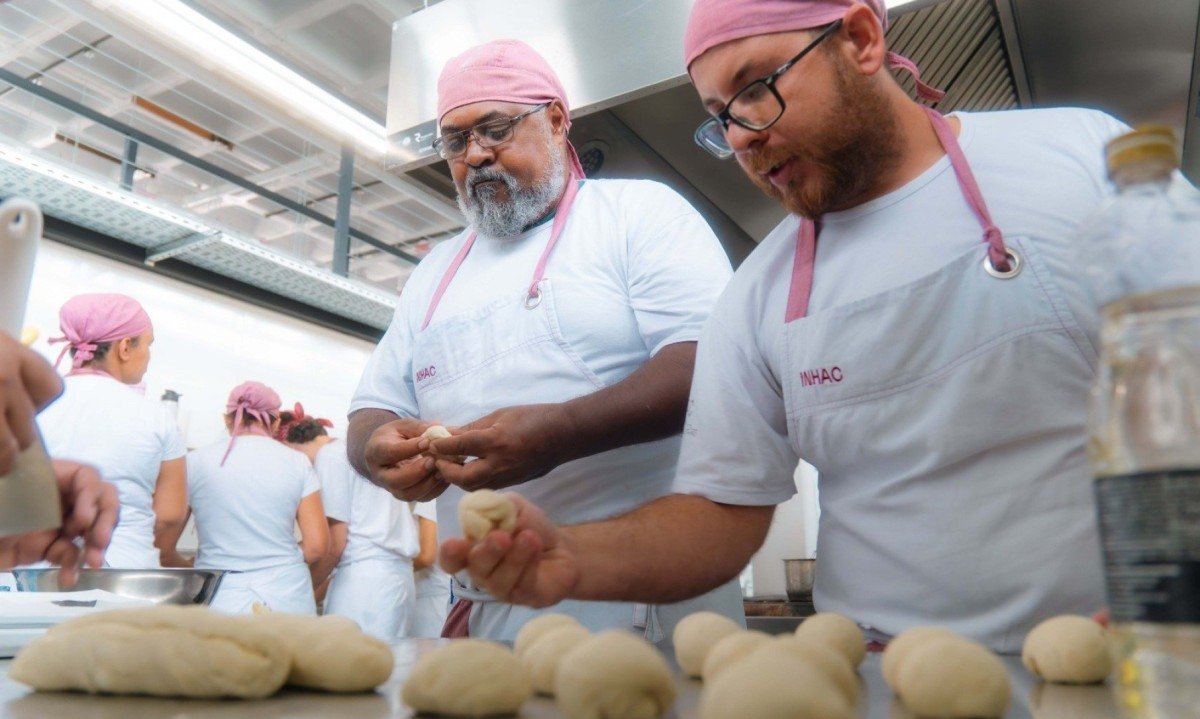 O INHAC oferece forma&ccedil;&atilde;o t&eacute;cnica para pessoas em situa&ccedil;&atilde;o de vulnerabilidade social