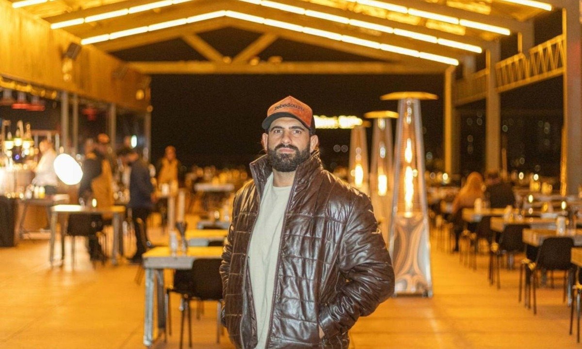 'O espa&ccedil;o tem essa pegada de rooftop, vista aberta para as montanhas e um p&ocirc;r do sol que impressiona' - Diogo Manfredini, propriet&aacute;rio do Bebedouro