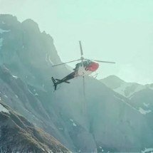 Piloto salva turistas de vulcão em erupção, e morre de enfarte logo depois - Reprodução