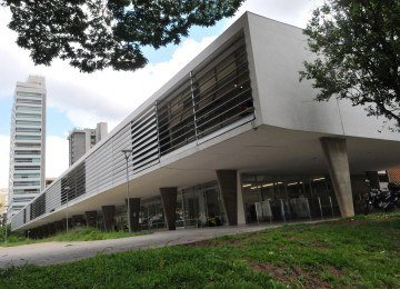 Prédio do Estadual Central, criado em 1854 e instalado desde 1956 no edifício projetado por Oscar Niemeyer -  (crédito: Gladyston Rodrigues /EM/D.A Press)