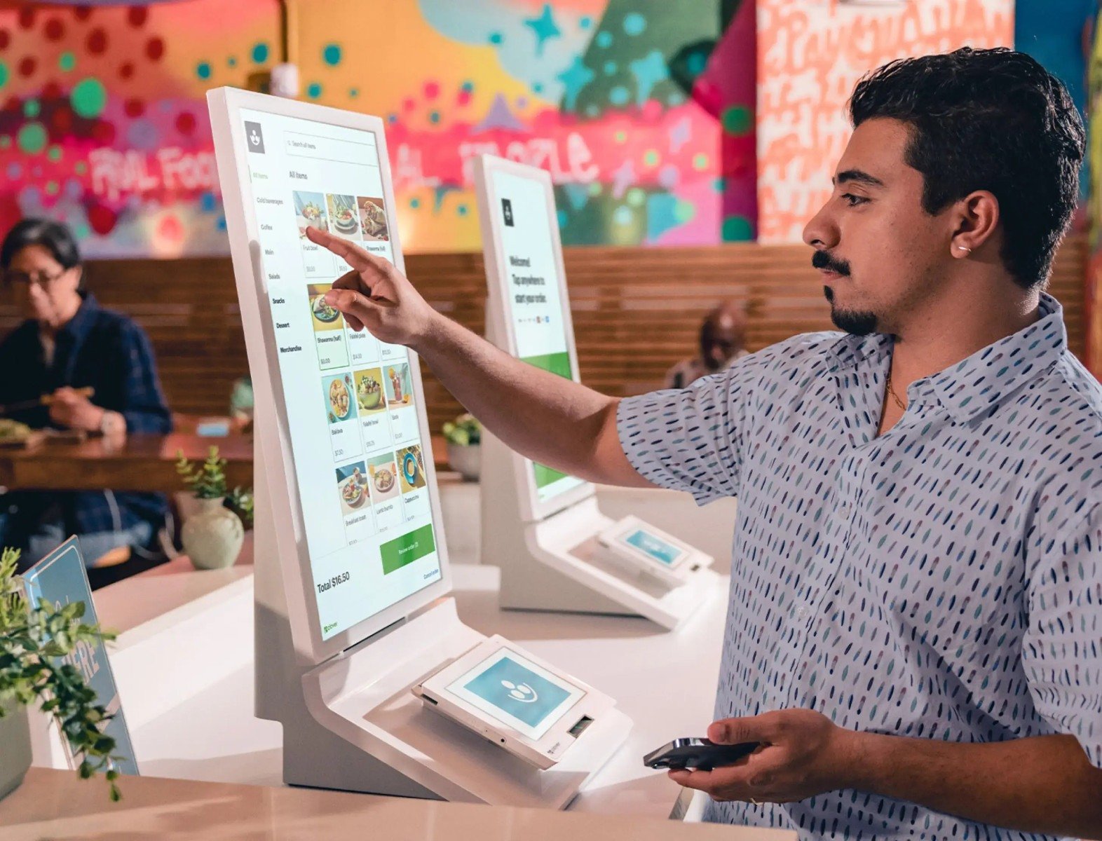 Fiserv lança solução de autoatendimento da Clover - DINO