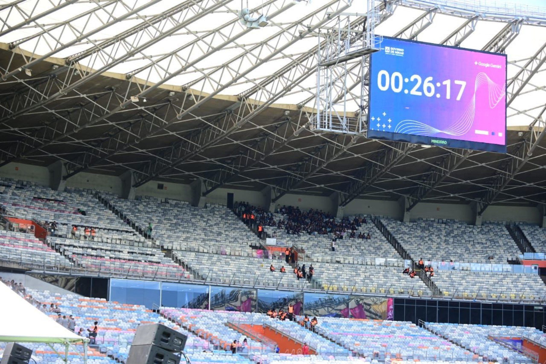 Estudantes trocam socos no Mineirão durante 