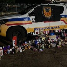 Polícia Rodoviária intercepta carga de perfumes, cremes e celulares - PMRv