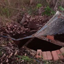 Bezerro cai em cisterna com 20 metros de profundidade em Minas - CBMMG
