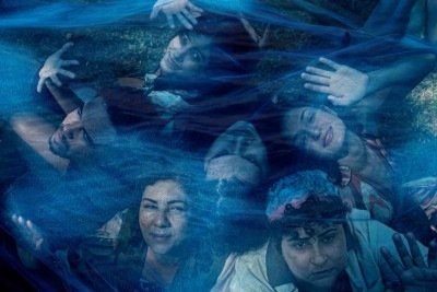 Espetáculo 'Corpo d’água', inspirado em conto de García Márquez, é uma das atrações do Festival Cefart, que segue até 5 de janeiro -  (crédito: Mariana Estanislau/divulgação)