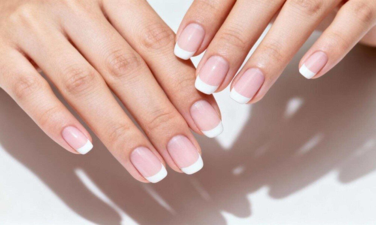 As cores e formatos das unhas dos anos 90 retornam com força e mostram como a simplicidade continua atual -  (crédito: Tupi)