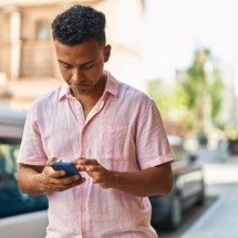 Brasil lidera tempo de tela e registra aumento de dores na coluna - krakenimages.com/FreePik