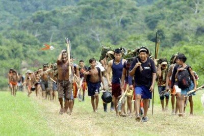 O documentário de Gabriela Carneiro da Cunha e Eryk Rocha registra o ritual sagrado Reahu, realizado para a despedida do xamã Lourival Yanomâmi, sogro de Davi Kopenawa -  (crédito: Aruac Filmes/Divulgação)