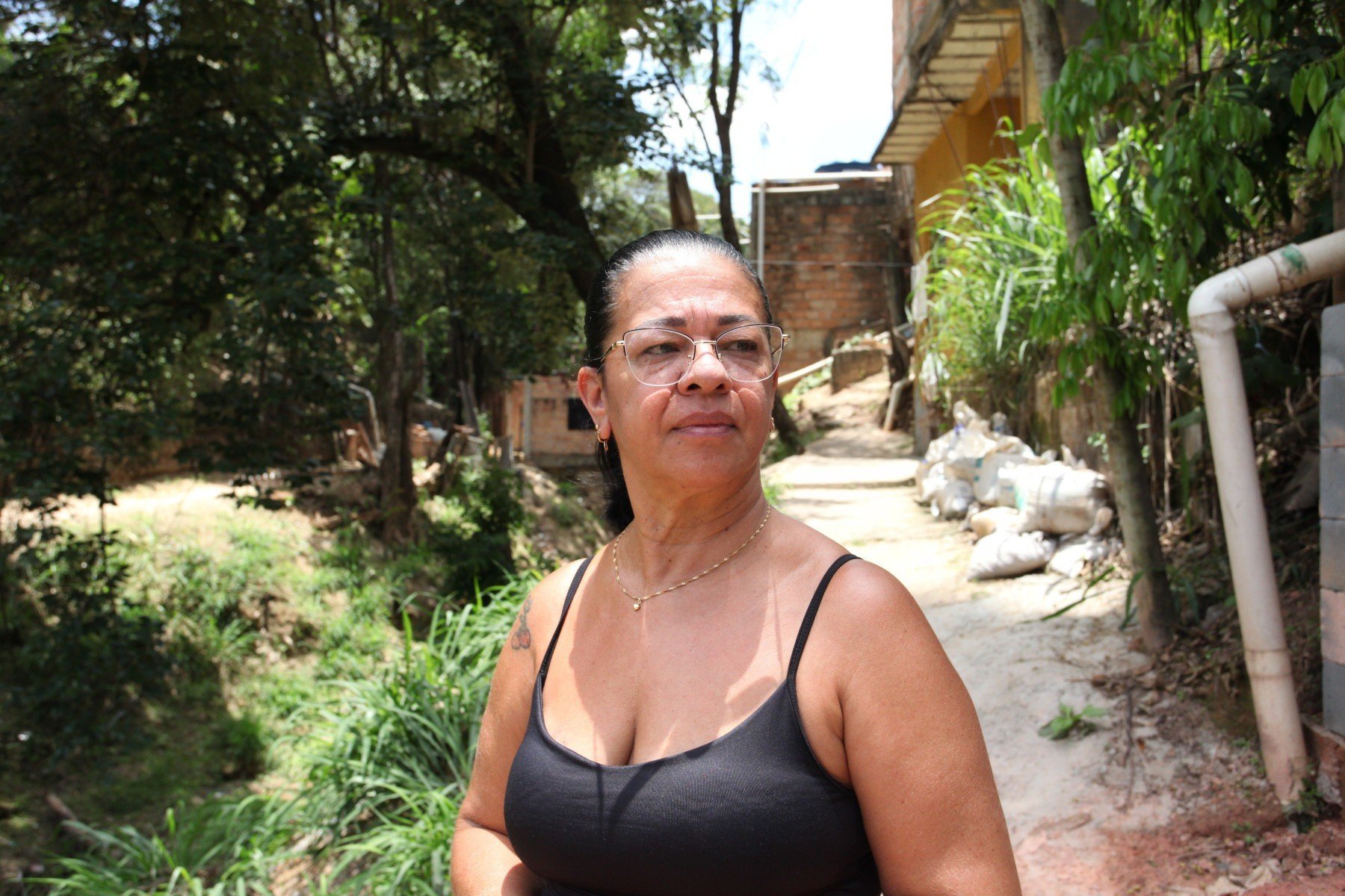 A líder comunitária da Vila Chaves, Geni Mendes, de 52 anos, afirma que a união entre as pessoas da comunidade é o mais importante em caso de desastres em decorrência da chuva.-Edésio Ferreira/EM/D.A Press