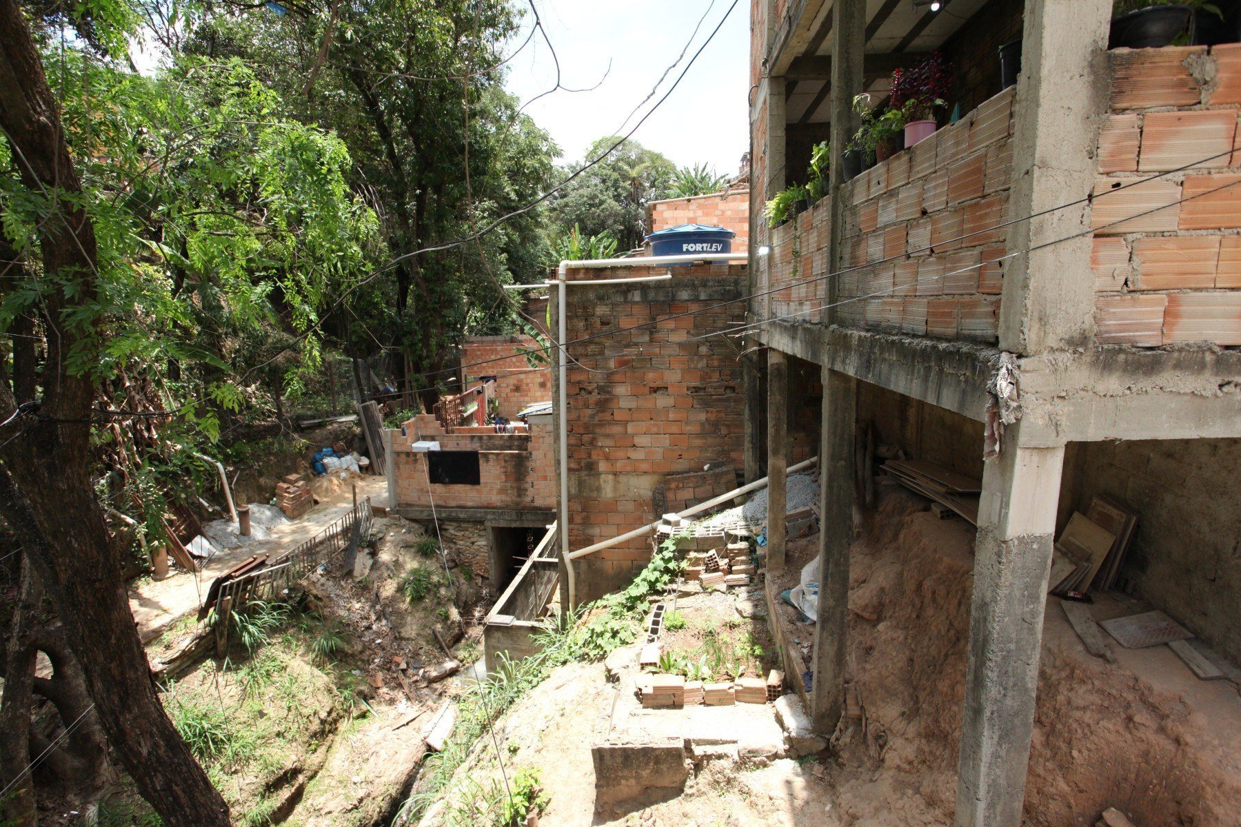 Áreas de risco em BH encontram-se, principalmente, nas regionais Norte, Nordeste, Leste e Centro-Sul, com maior índice de alagamentos, enchentes e deslizamentos de terra, devido, em parte, à própria geografia da capital.-Edésio Ferreira/EM/D.A Press