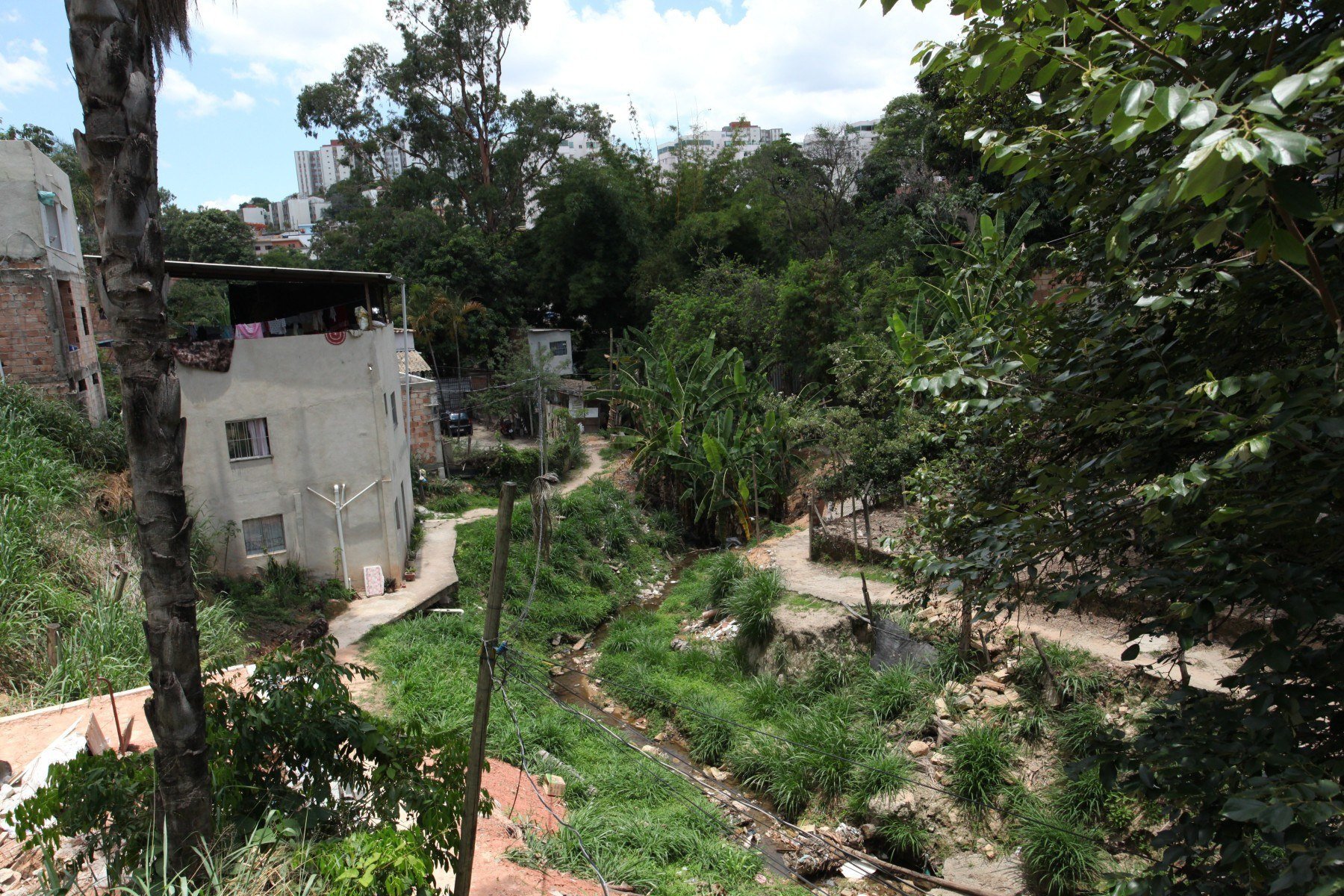 Áreas de risco em BH encontram-se, principalmente, nas regionais Norte, Nordeste, Leste e Centro-Sul, com maior índice de alagamentos, enchentes e deslizamentos de terra, devido, em parte, à própria geografia da capital.-Edésio Ferreira/EM/D.A Press