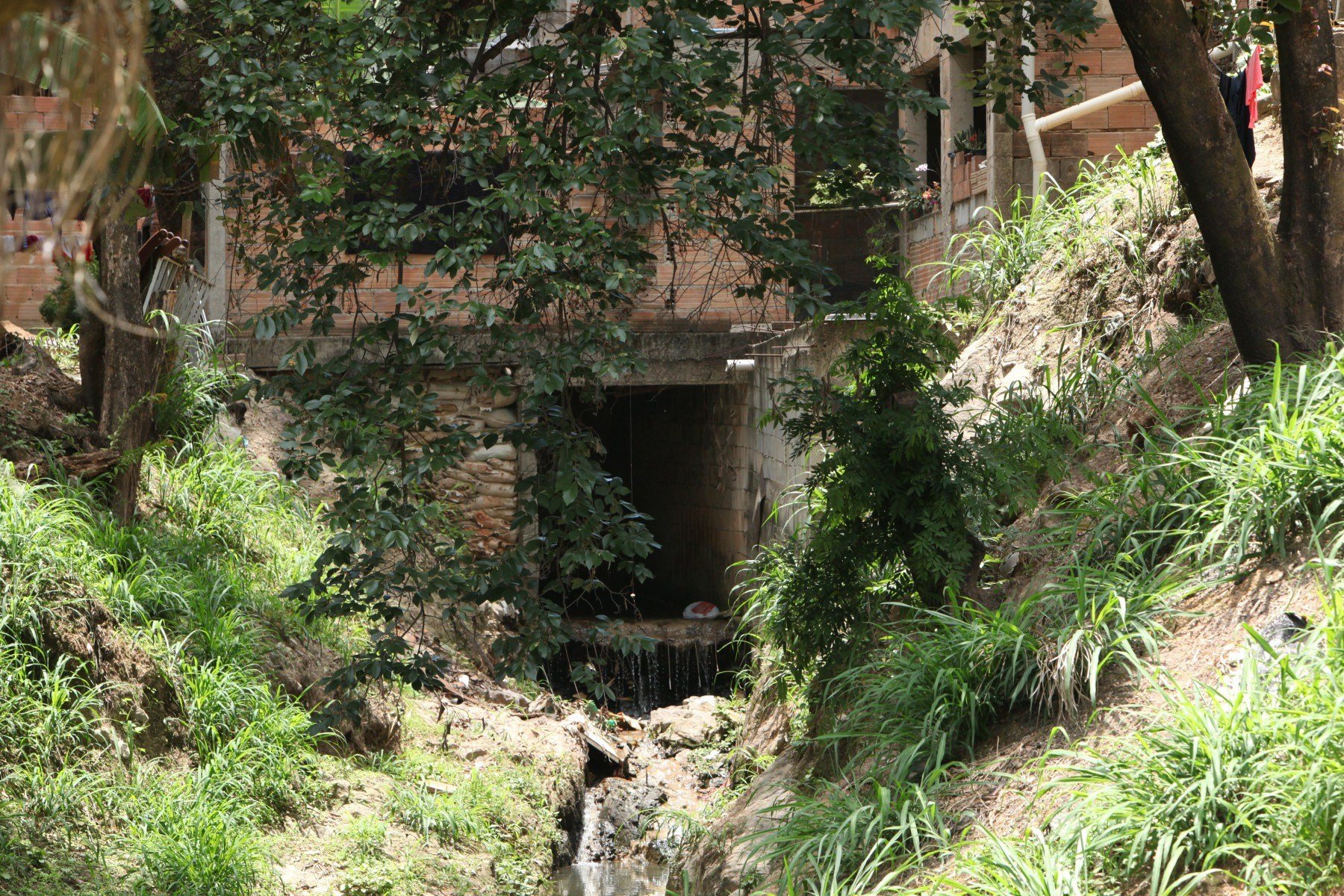 Áreas de risco em BH encontram-se, principalmente, nas regionais Norte, Nordeste, Leste e Centro-Sul, com maior índice de alagamentos, enchentes e deslizamentos de terra, devido, em parte, à própria geografia da capital.-Edésio Ferreira/EM/D.A Press