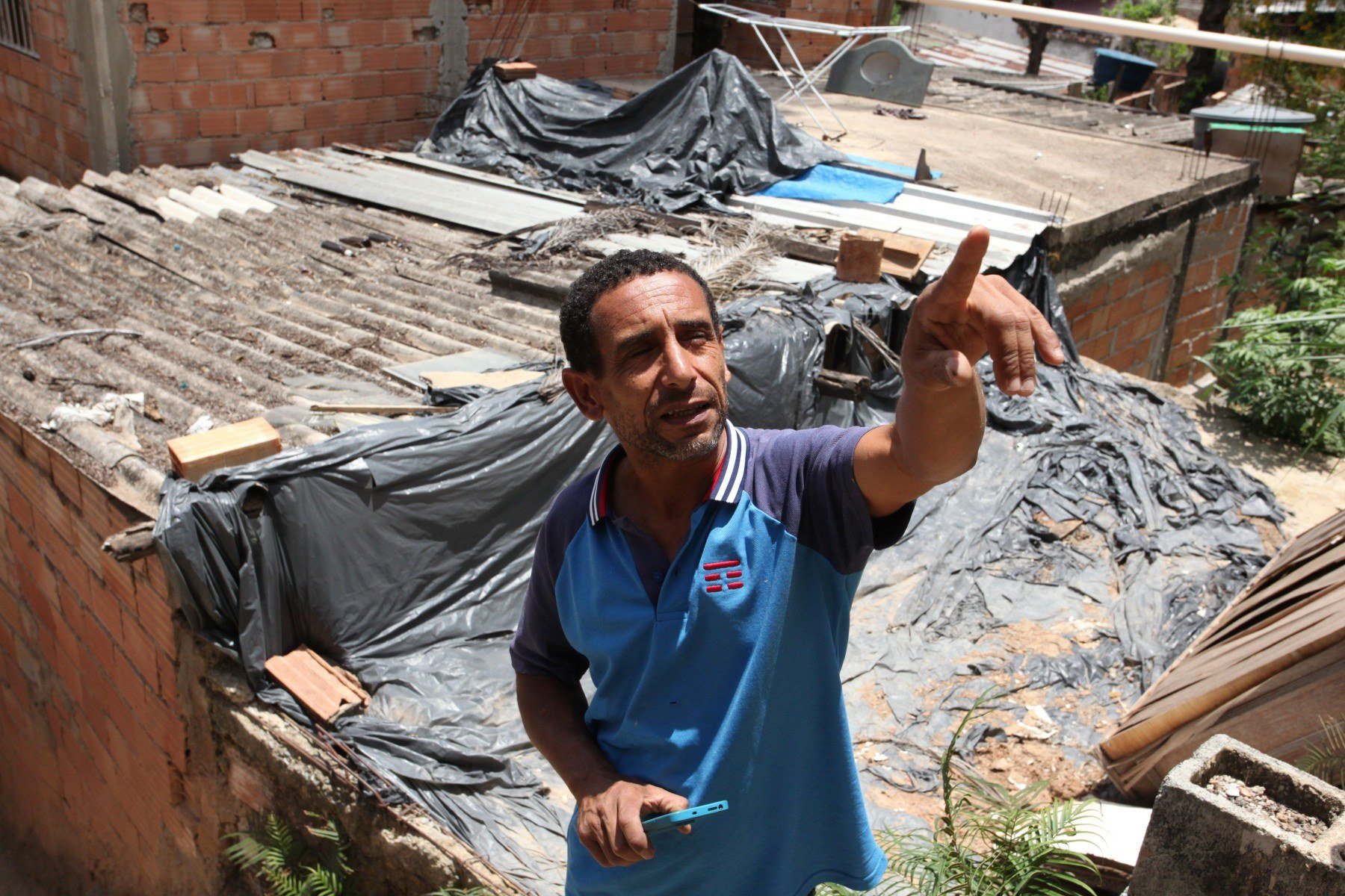 Moradores de áreas de risco em BH sentem medo da chuva.-Edésio Ferreira/EM/D.A Press