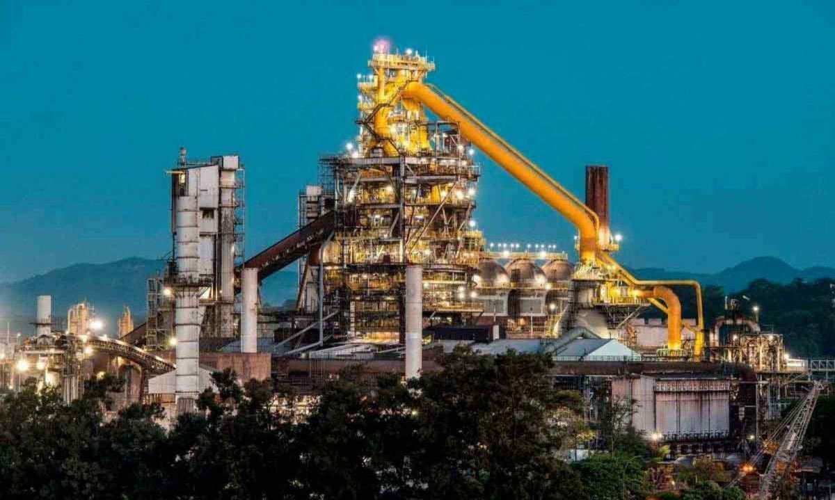 Na cadeia produtiva do aço, o uso de fornos elétricos e de carvão vegetal são os caminhos para redução das emissões -  (crédito: Elvira Nascimento/Usiminas – 24/1/24)