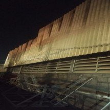 Fogo destrói galpão de material de reciclagem - CBMMG