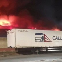 Bombeiros debelam incêndio de alto risco em Sete Lagoas - CBMMG