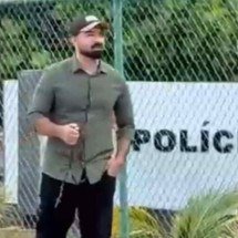 Deputado mineiro é visto rezando terço em frente à sede da PF em Brasília - Reprodução/Redes sociais