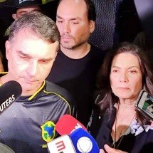 Em vigília, Flávio Bolsonaro diz que dano à tornozeleira foi "desespero"