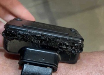 Bolsonaro admitiu aos investigadores que tentou violar a tornozeleira eletrônica com um ferro de solda na madrugada deste sábado (22/11) -  (crédito: Reprodução)