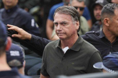 Bolsonaro é preso em Brasília pela Polícia Federal -  (crédito: Platobr Politica)
