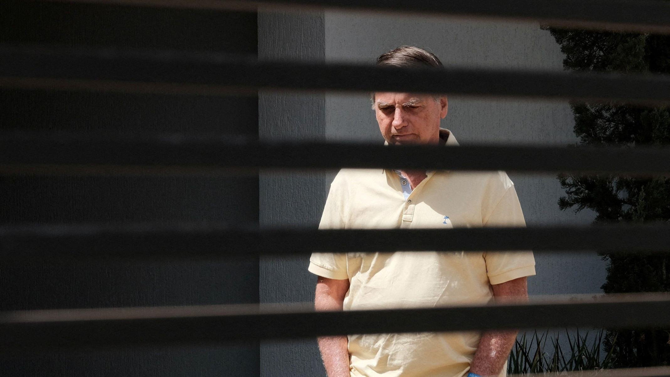 Bolsonaro deve ser mantido em uma "sala de Estado" preparada pela PF - BBC