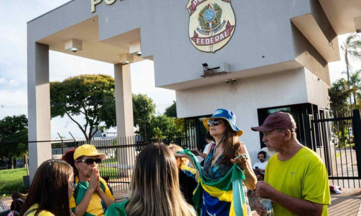 Com Bolsonaro na PF, Moraes prepara &#250;ltimos atos para decretar cumprimento da pena