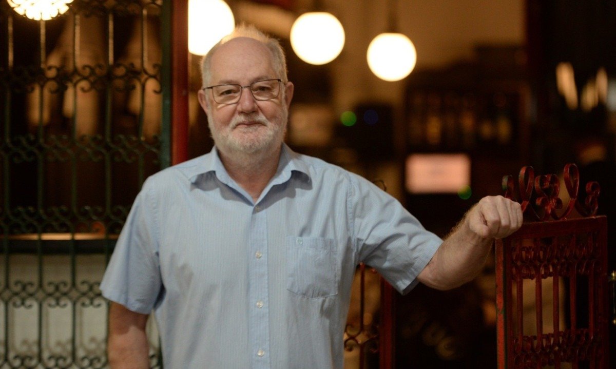 Gerente da Cantina do Lucas, Ant&ocirc;nio Mour&atilde;o relembra que, na &eacute;poca da ditadura militar, a mesa do bar era o lugar livre para conversar 