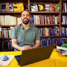 Escritor Jacques Fux comenta seus livros na Academia Mineira de Letras