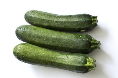 Conhecida também como courgette, jerimum-mirim ou zucchin, a abobrinha pode ser consumida em lasanhas, macarrões e outras receitas. Com um sabor neutro, ela pode não ser apreciada por algumas pessoas, mas traz inúmeros benefícios à saúde. -  (crédito: Pixabay )