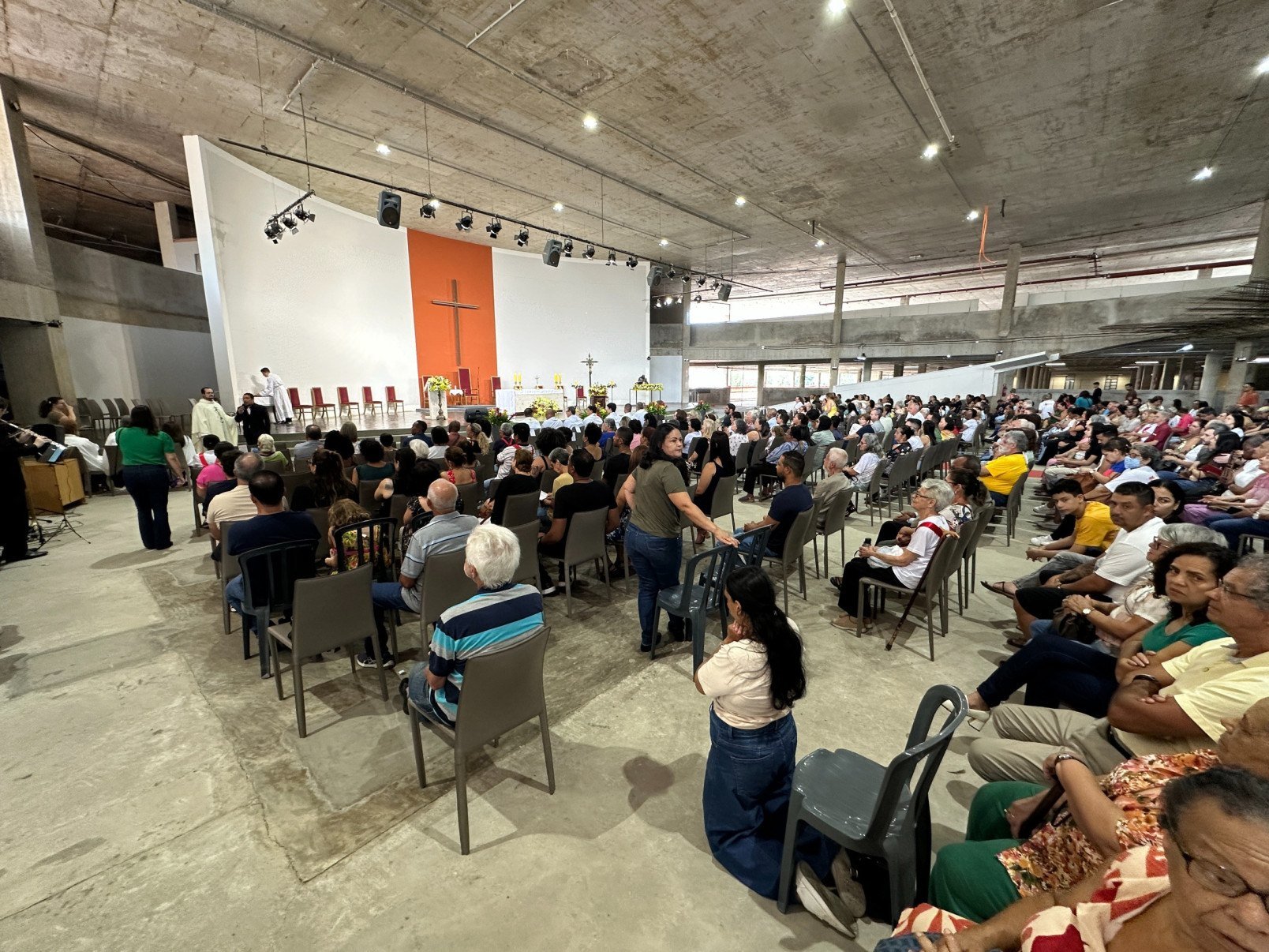 Fiéis se reuniram, neste domingo, na Catedral Cristo Rei, para celebrar a Festa de Cristo Rei do Universo