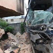 'Muito assustador', diz vizinha de casa invadida por ônibus em BH - Marcos Vieira/EM/D.A Press