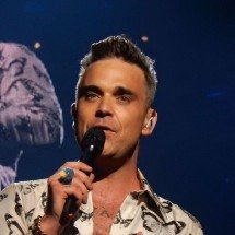Robbie Williams revela que remédios para emagrecer estão afetando sua visão - Drew de F Fawkes, CC BY 2.0, via Wikimedia Commons