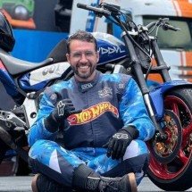Piloto de moto morre durante apresentação no Beto Carrero World - Reprodução/@lurrique_stuntrider no Instagram