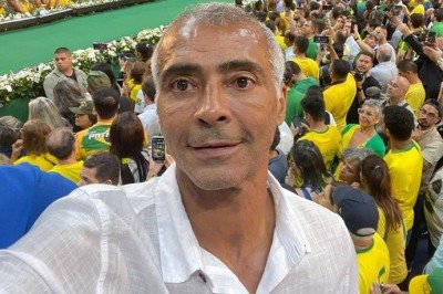 Rom&aacute;rio abre m&atilde;o de sal&aacute;rio durante Copa do Mundo -  (crédito:  Reprodu&ccedil;&atilde;o Instagram @romariofaria)