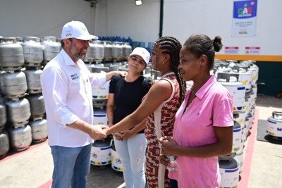 Ministro Alexandre Silveira conversou com beneficiárias do programa -  (crédito: Leandro Couri/EM/D.A. Press)