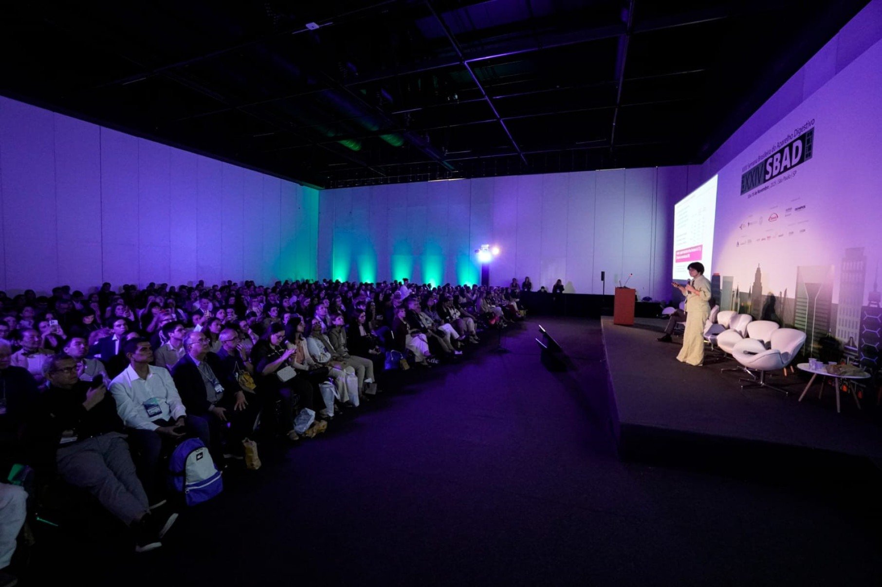 Congresso reúne 5 mil especialistas no aparelho digestivo - DINO