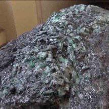 Autoridades de Madagascar encontram pedra preciosa gigante dentro de palácio presidencial -  reprodução do Youtube Canal FRANCE 24