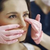 Cirurgia de nariz sem dor e sem cortes? É possível e transforma a vida - Freepik