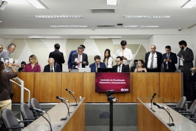 Presidente da FFO e relator da matéria, o deputado Zé Guilherme (PP) apresentou o substitutivo nº3 -  (crédito: Alexandre Netto/ALMG)